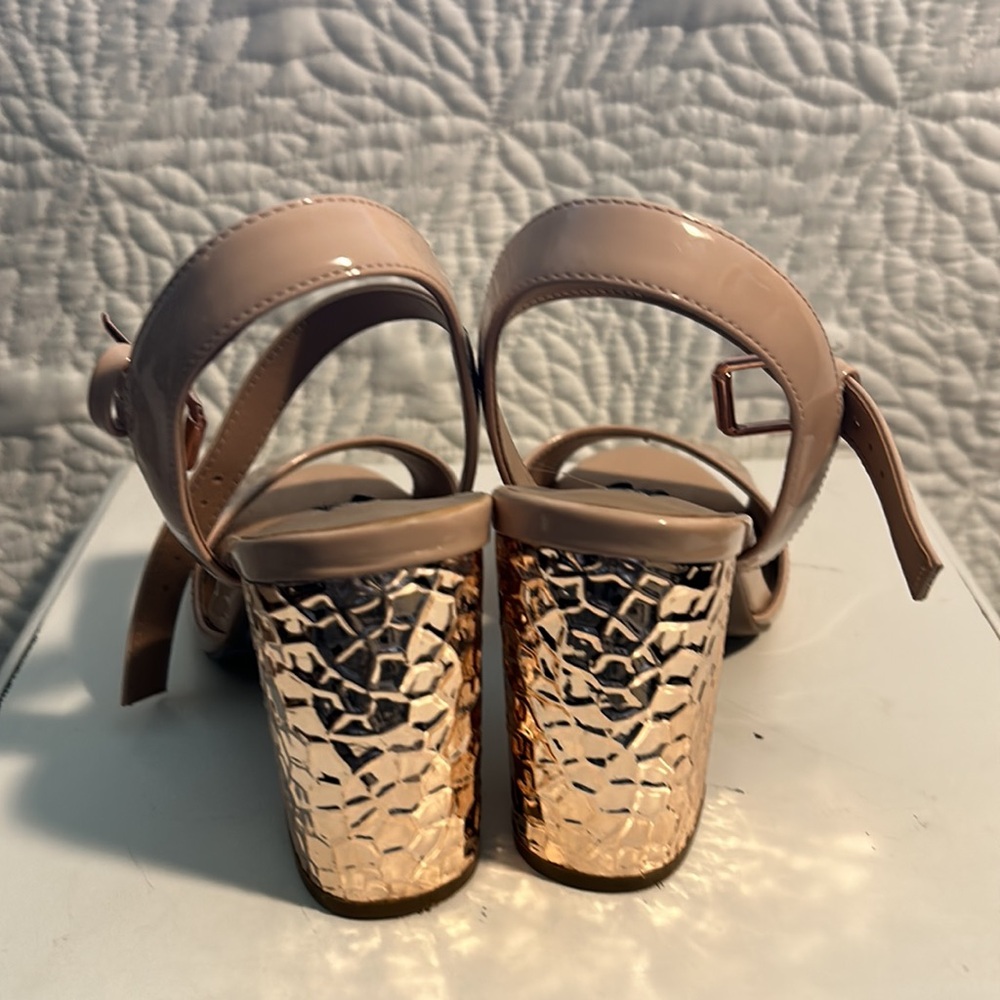 PARKER & SKY NUDE PATENT BLOCK HEEL SANDALS - Picture 3 of 7